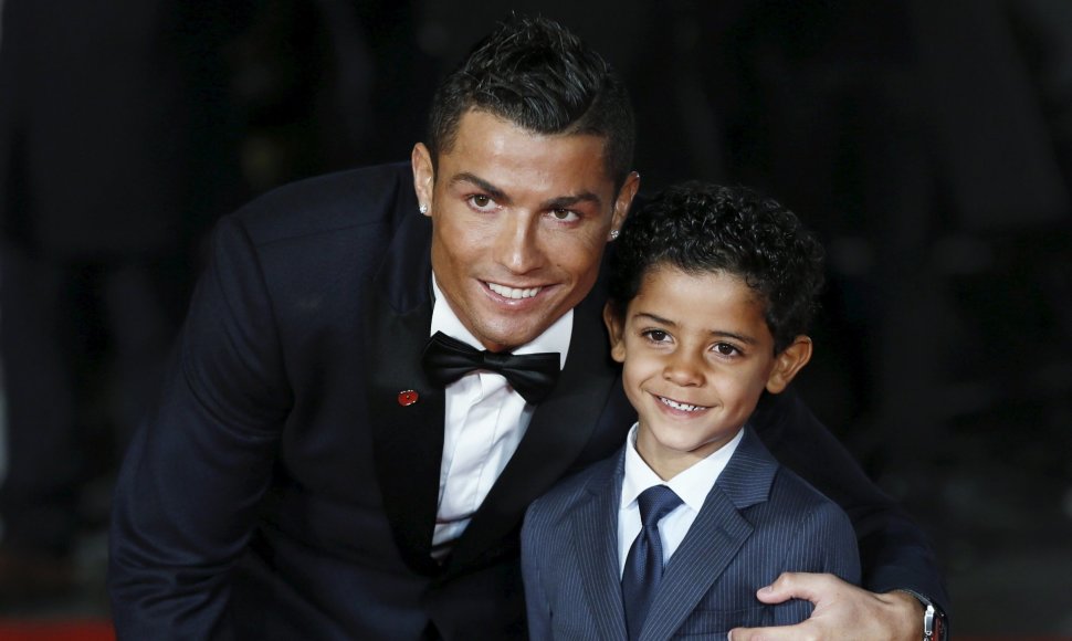 Cristiano Ronaldo su sūnumi