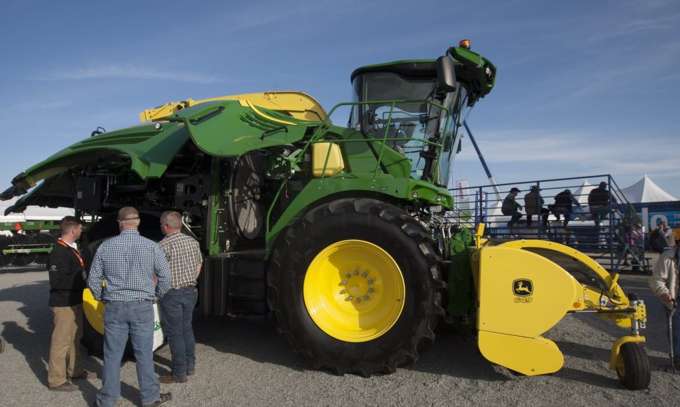 „John Deere“ technika