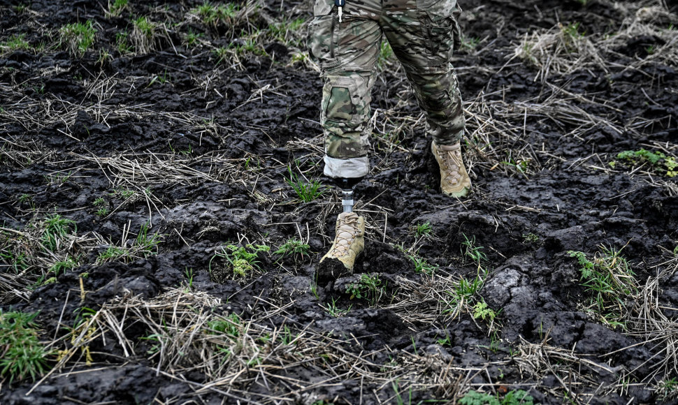 Po amputacijos į mūšio lauką grįžęs Ukrainos karys