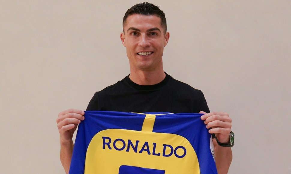 Cristiano Ronaldo su „Al-Nassr“ klubo marškinėliais