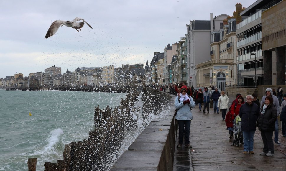 „Šimtmečio potvynis“ Prancūzijoje pritraukė tūkstančius smalsuolių
