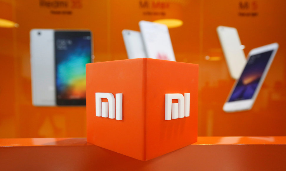 „Xiaomi“ logotipas įmonės biure Kinijoje