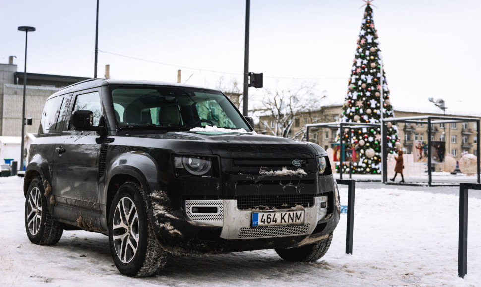 „Land Rover Defender“ 1000 kilometrų ir 10 kalėdinių eglučių