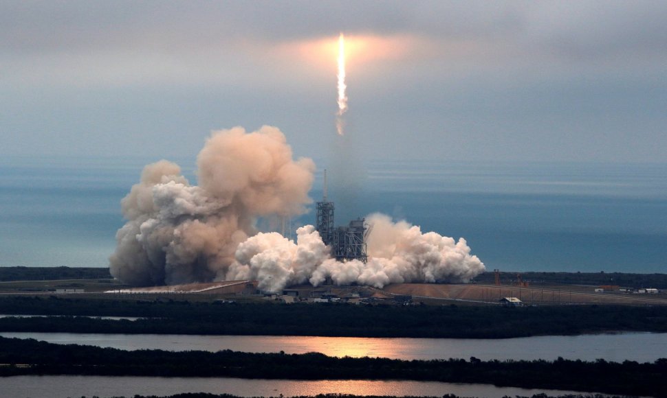 „SpaceX Falcon 9“ raketos pakilimas Floridoje