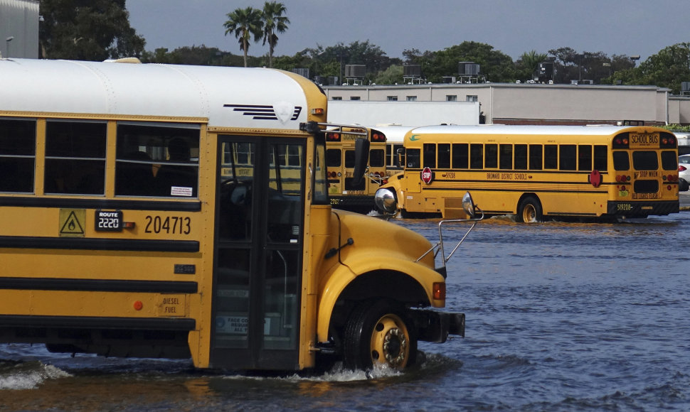 Florida ruošiasi artėjančiam uraganui Eta