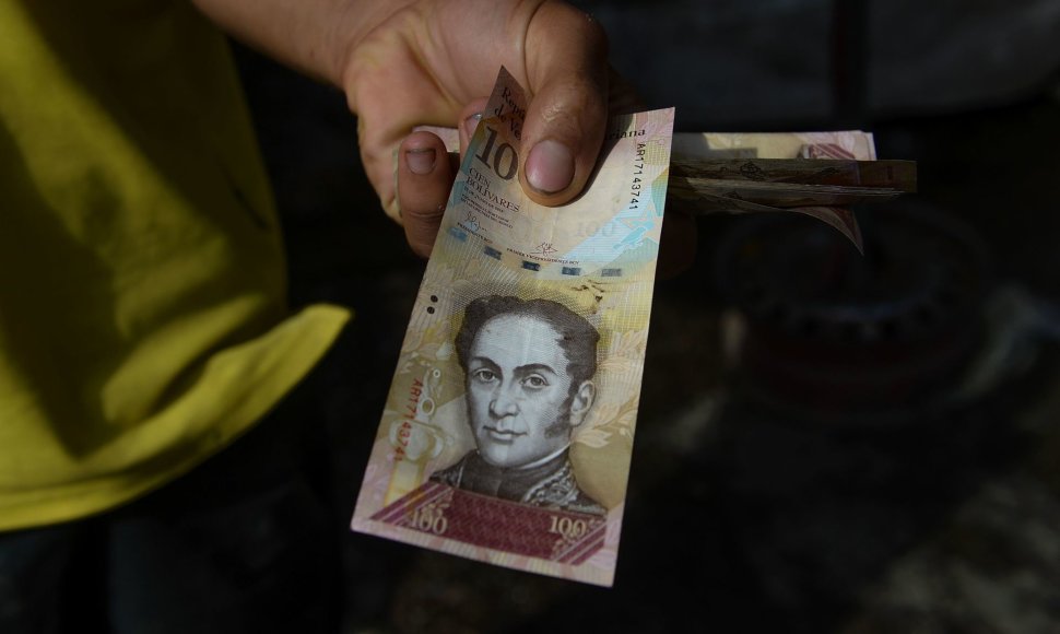 Venesuela siekia pakeisti 100 bolivarų nominalo banknotus