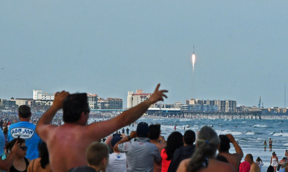 „SpaceX“ raketos startas