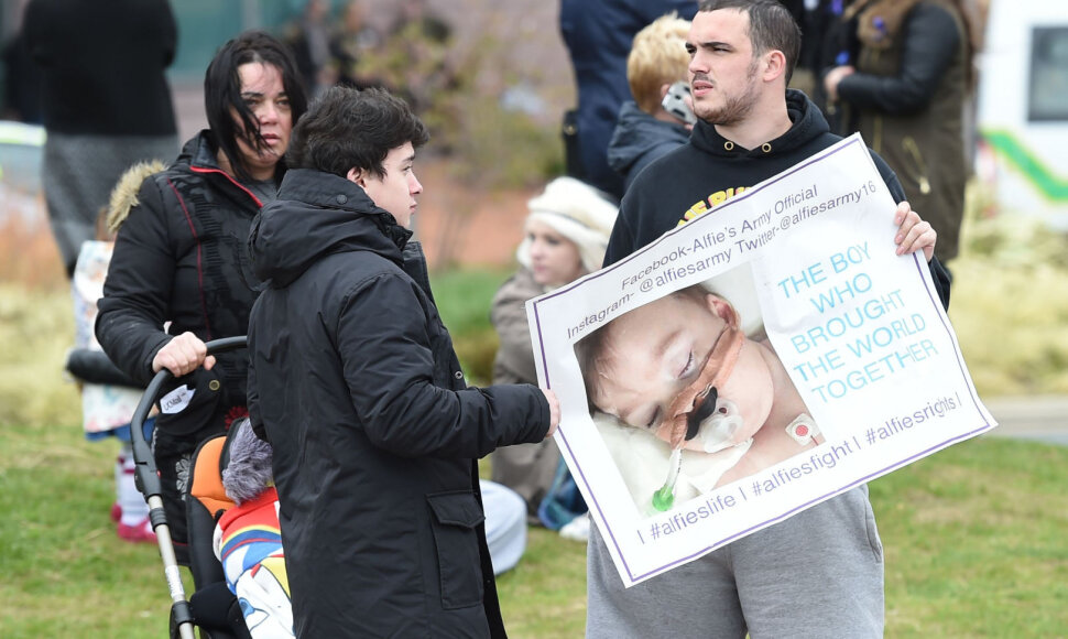 Alfie gyvas net atjungus jo gyvybę palaikančius aparatus