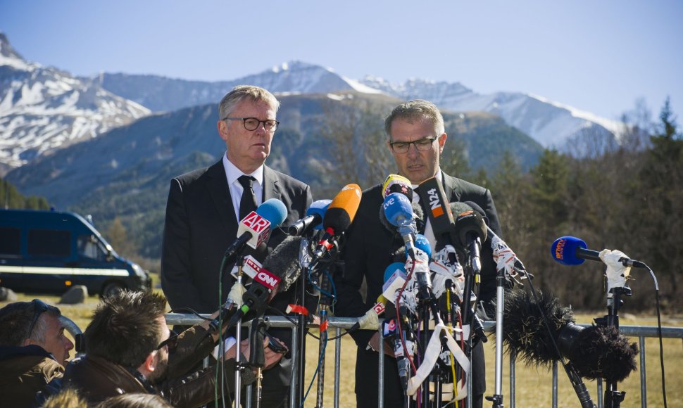 „Lufthansa“ ir „Germanwings“ vadovai aplankė 150 žmonių žūties vietą Prancūzijos Alpėse