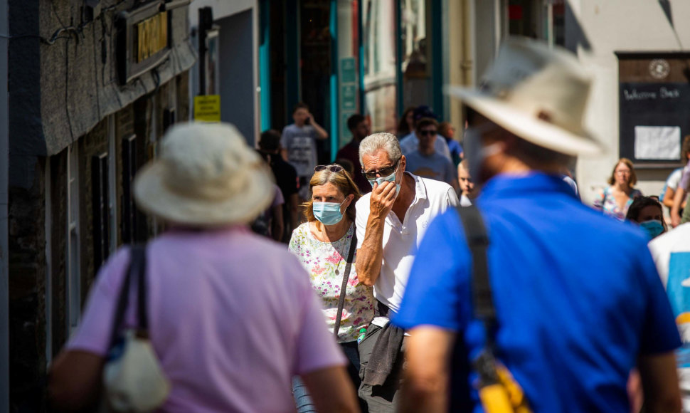 Turistai iš JAV randa kelių į duris privėrusią Europą