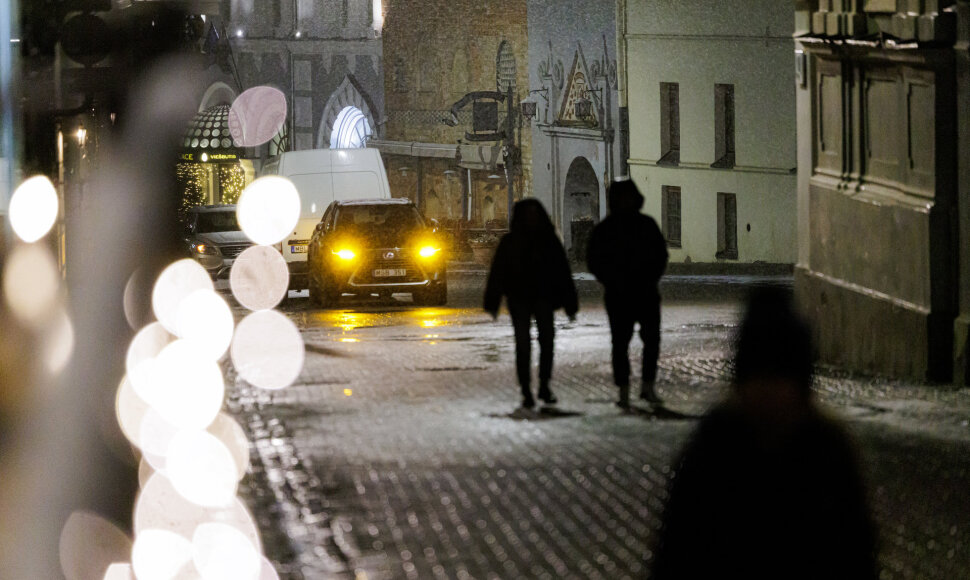 Ketvirtadienio vakarą Vilnių nuklojo sniegas