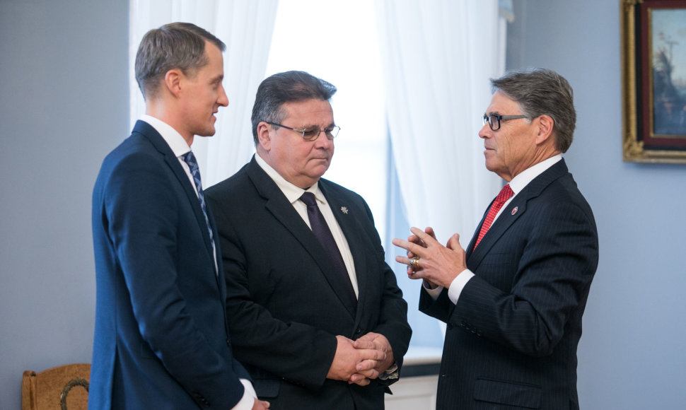 Žygimantas Vaičiūnas, Linas Linkevičius, Rickas Perry