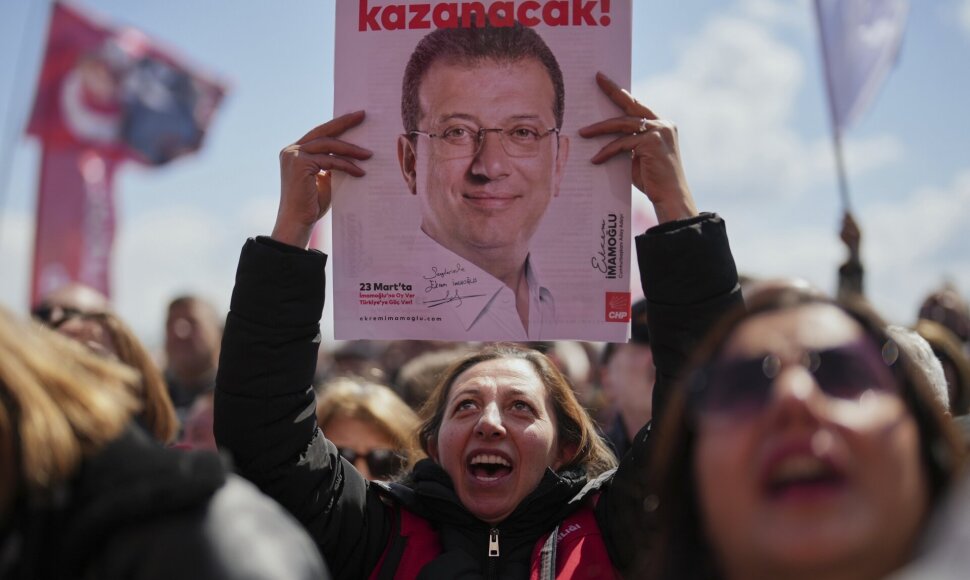 Suimto E. Imamoglu &scaron;alininkai / Francisco Seco / AP