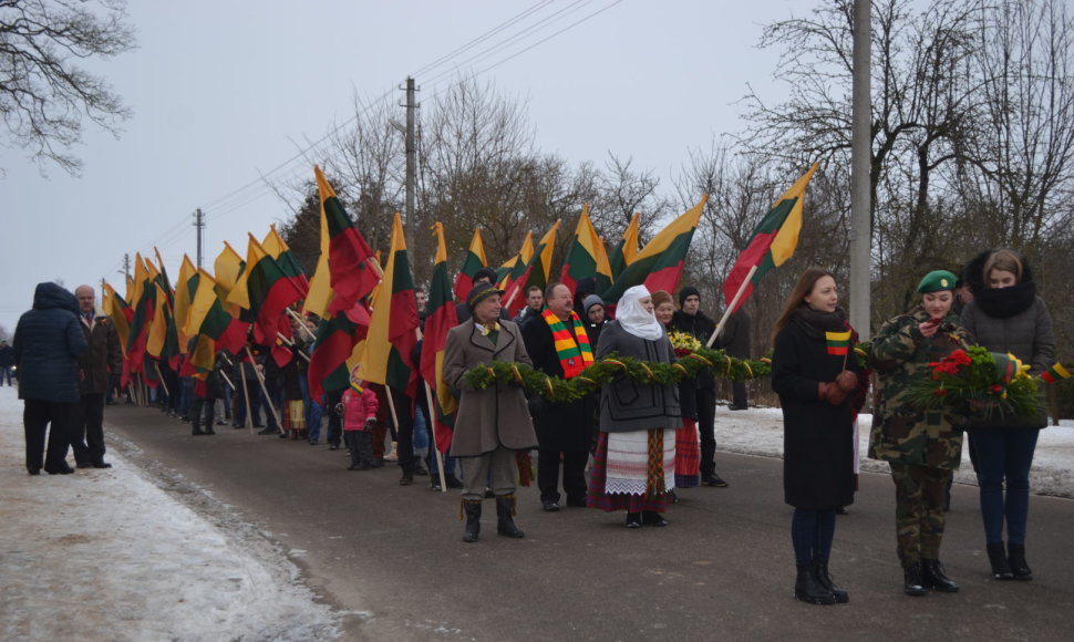 Vasario 16-ąją Musninkuose nusidriekė šimto vėliavų jūra