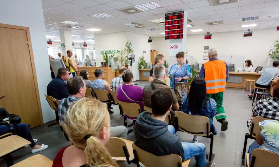 Migracijos valdyboje Vilniuje žmonės priversti laukti eilėse