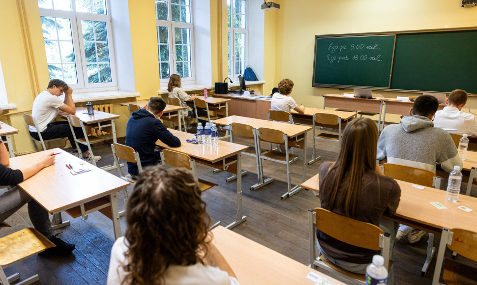 Vilniaus Antakalnio gimnazijoje laikomas lietuvių kalbos ir literatūros brandos egzaminas