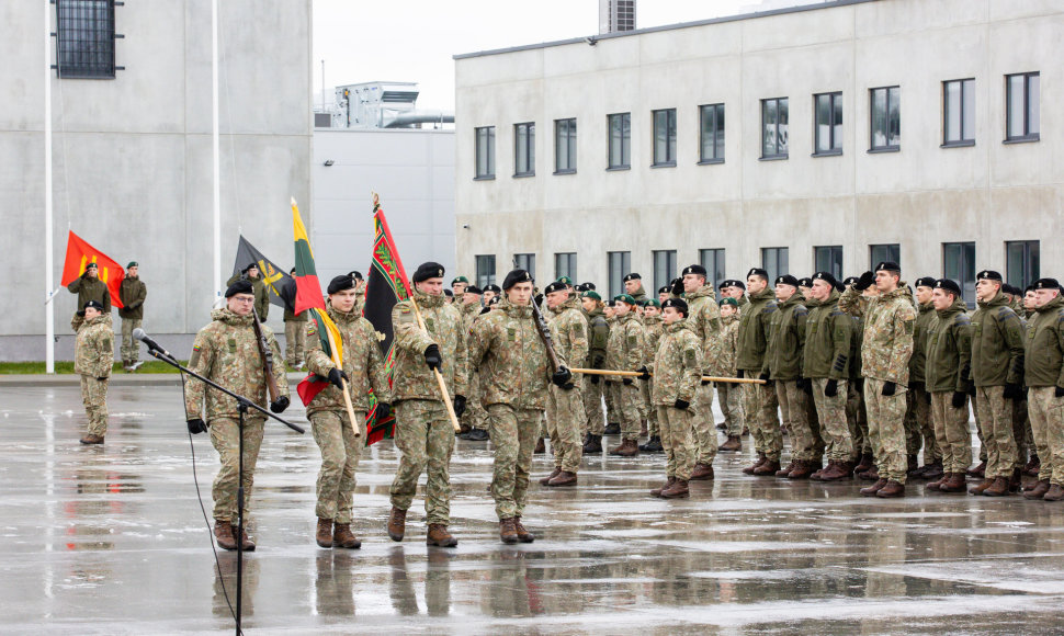 Atidarytas naujai pastatytas brg. gen. M. Pečiulionio artilerijos bataliono karinis miestelis