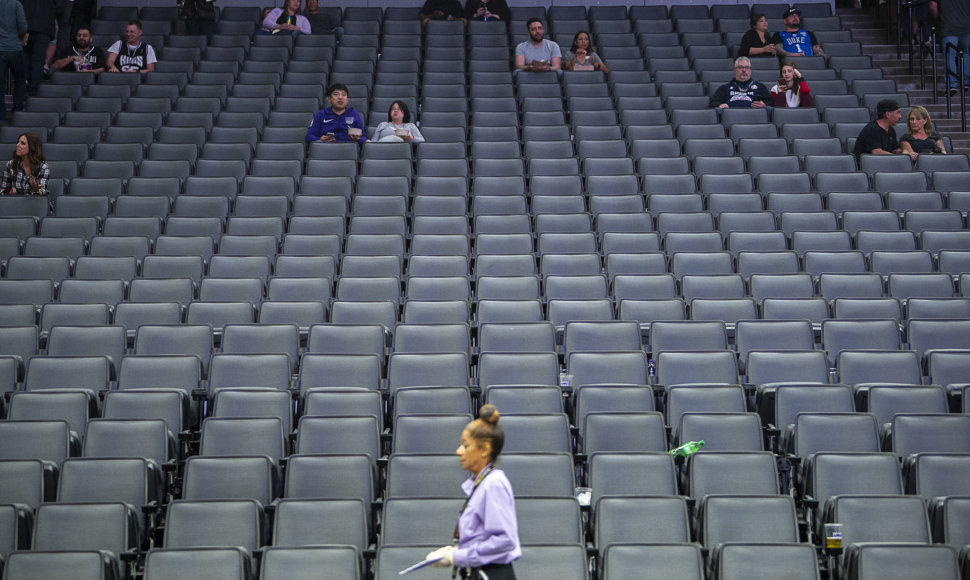 Koronavirusas uždaro NBA arenas