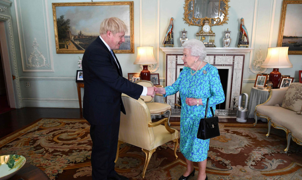 Borisas Johnsonas ir Elizabeth II