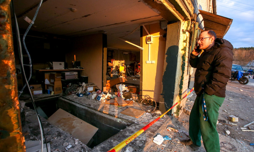 Vilniuje, Vilkpėdės gatvėje sprogimas stipriai apgadino keletą garažų