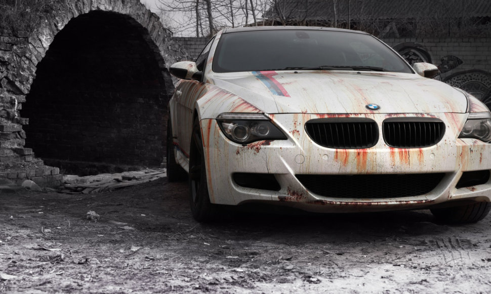 BMW M6 modelį pavertė pamirštu rūdžių kalnu