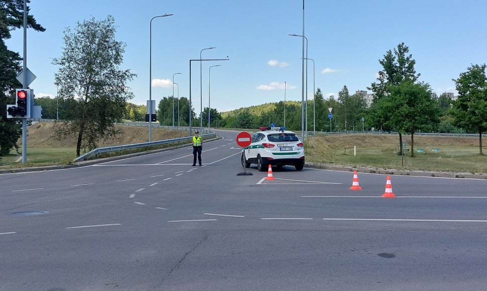 Į Lazdynų ligoninę pėsčiomis ėjęs vyras neištvėrė ir užgęso ant tako, vos keli šimtai metrų iki gydymo įstaigos