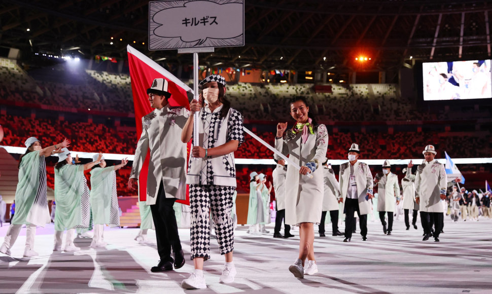 Kirgizijos atstovai Tokijo olimpinių žaidynių atidarymo ceremonijoje
