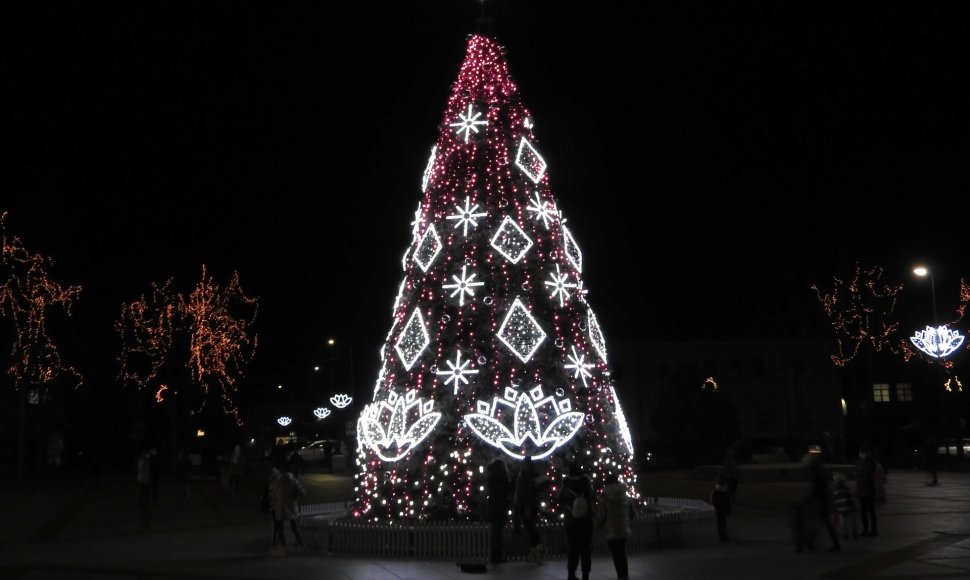 Ignalinoje įžiebta Kalėdų eglė