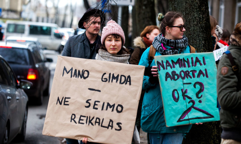 Prie Lenkijos ambasados – akcija prieš abortų uždraudimą