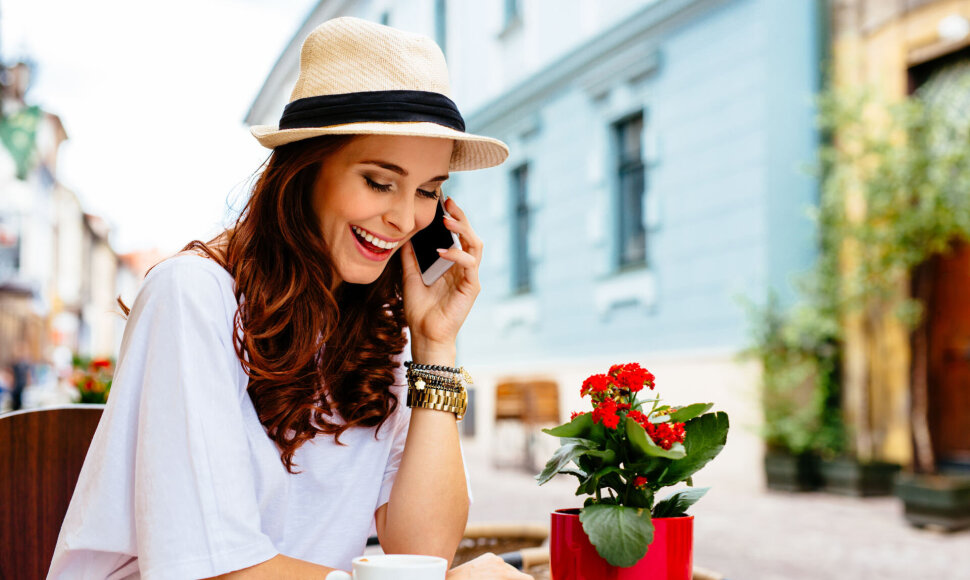 Moteris kalba telefonu