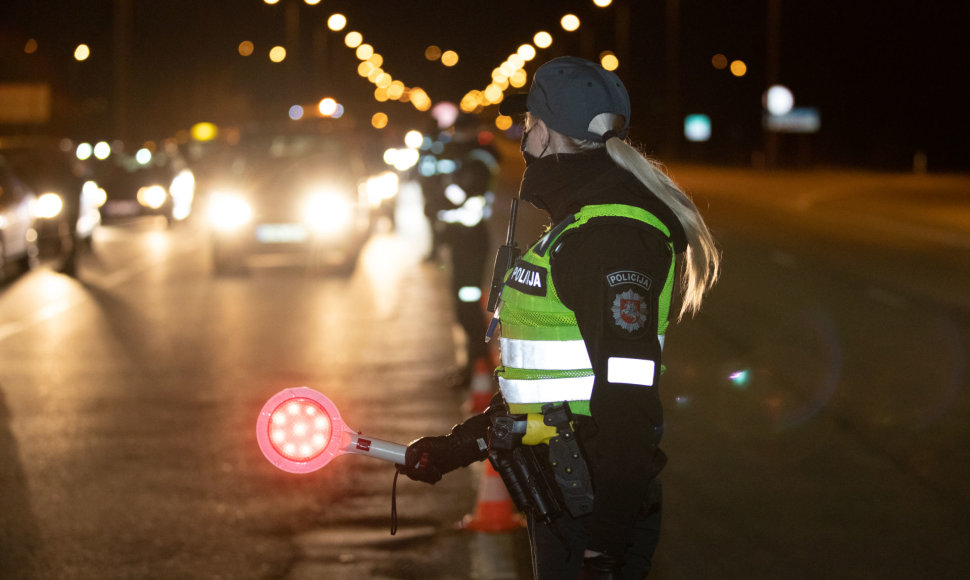 Policijos užkardos įvažiuojant į Kauną