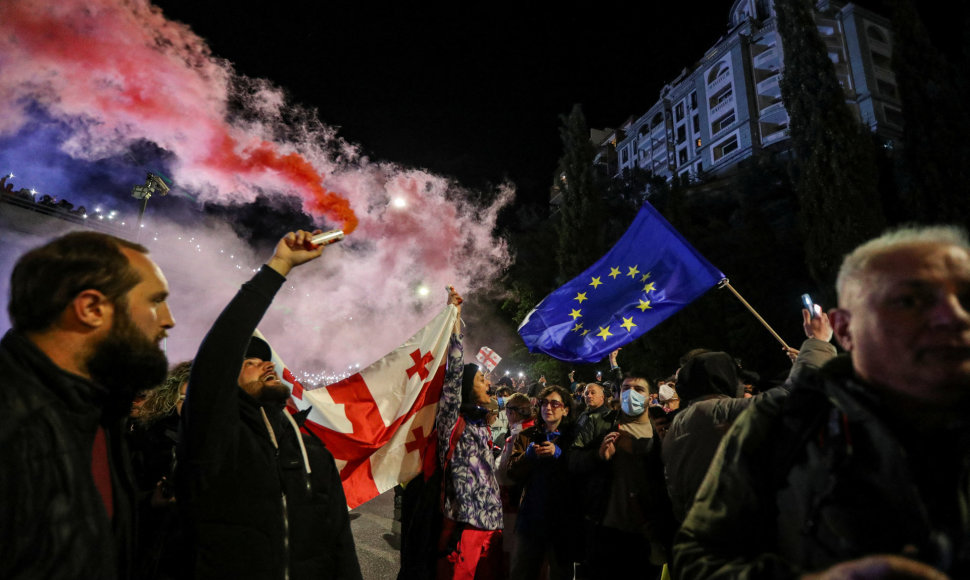 Sakartvele tęsiasi protestai prieš „užsienio įtakos“ įstatymą