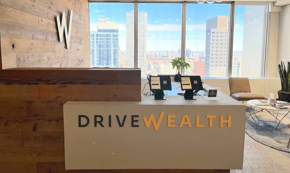 „DriveWealth“