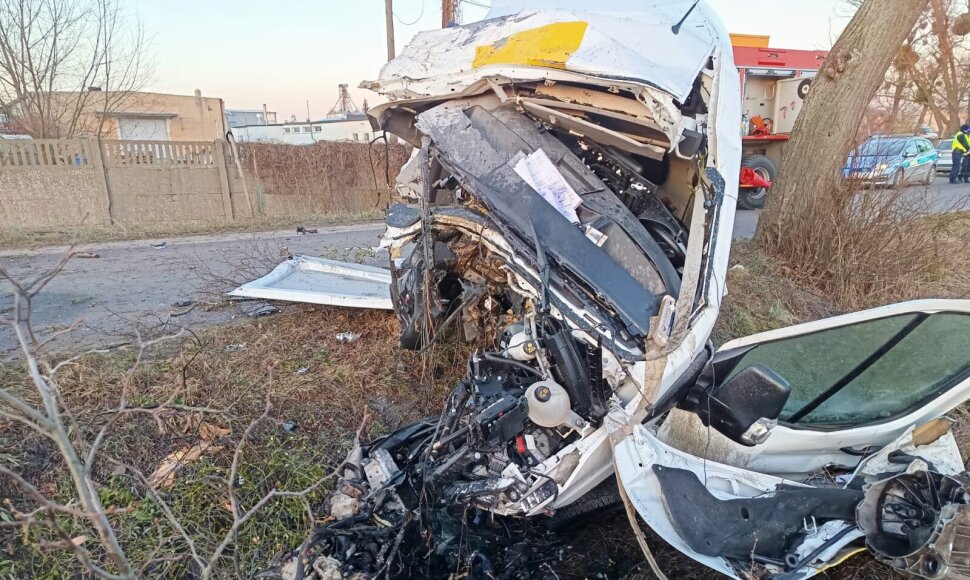 Automobilio likučiai, žuvęs vairuotojas – Lietuvos pilietis