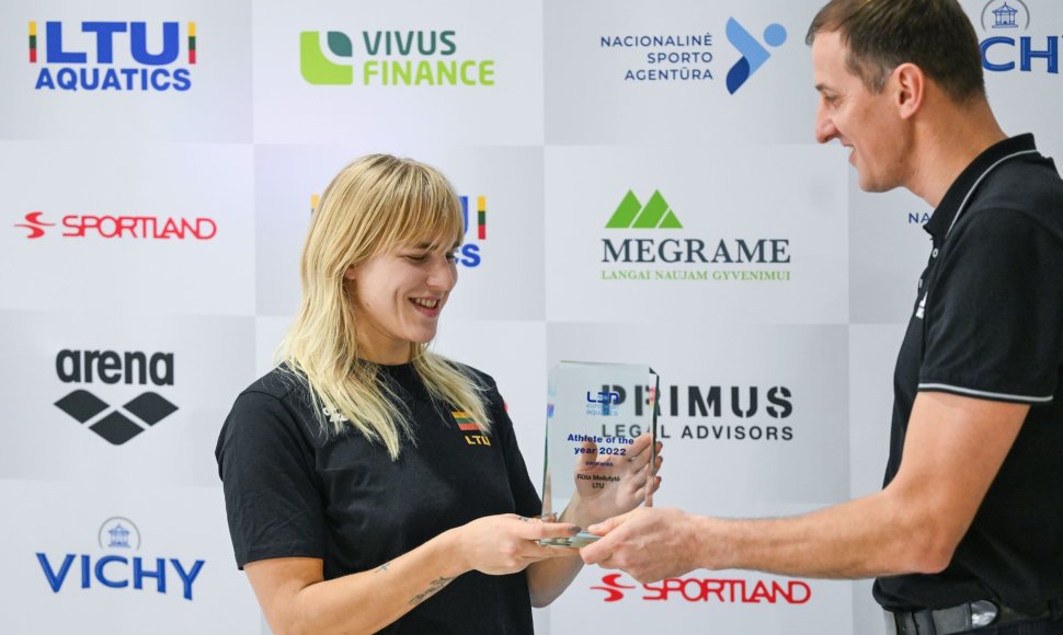 R.Meilutytei įteiktas geriausios Europos plaukikės apdovanojimas