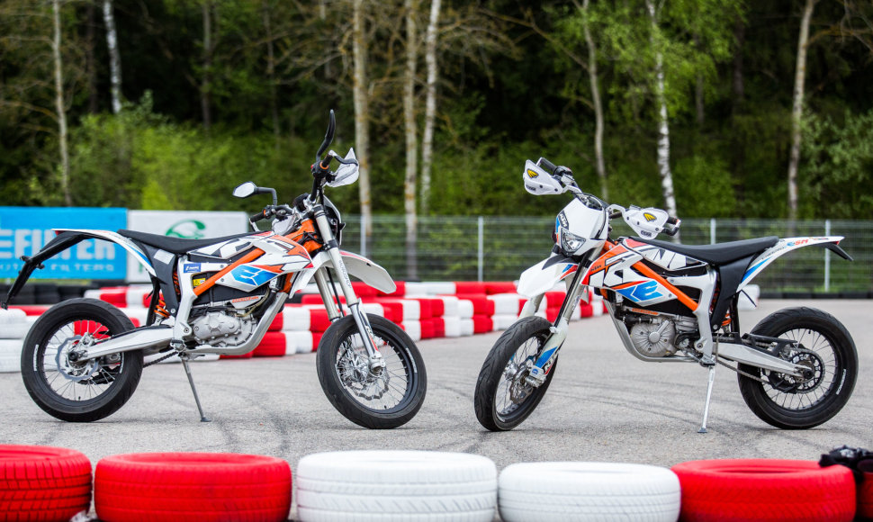 Elektriniai „KTM Freeride E-SM“ motociklai
