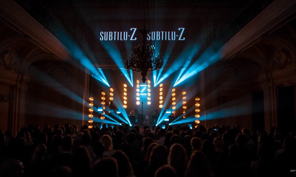 Vaidilos teatre instrumentinė grupė „Subtilu-Z“ pristatė naująją programą – „Grammy nugalėtojai“.