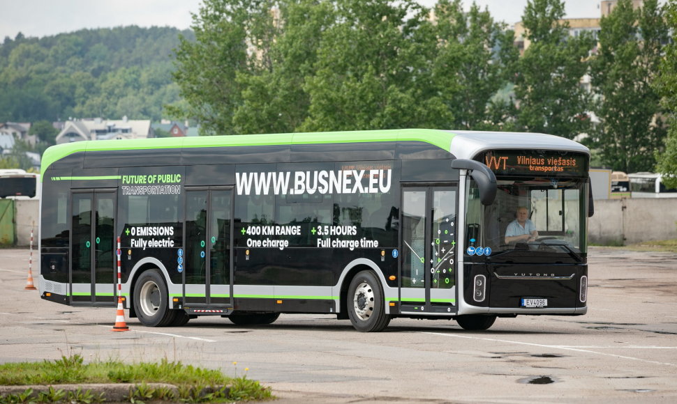 Į Vilniaus gatves išrieda nauji elektriniai autobusai
