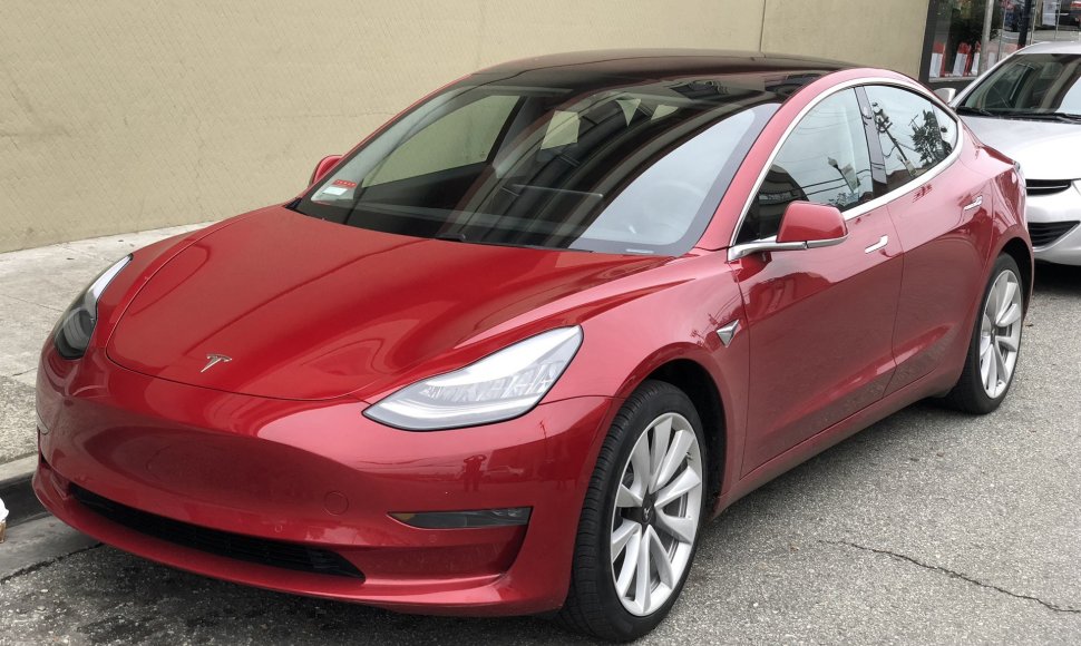 „Tesla Model 3“, gaminamas nuo 2017 metų – greitai tai bus patrauklus naudotas automobilis