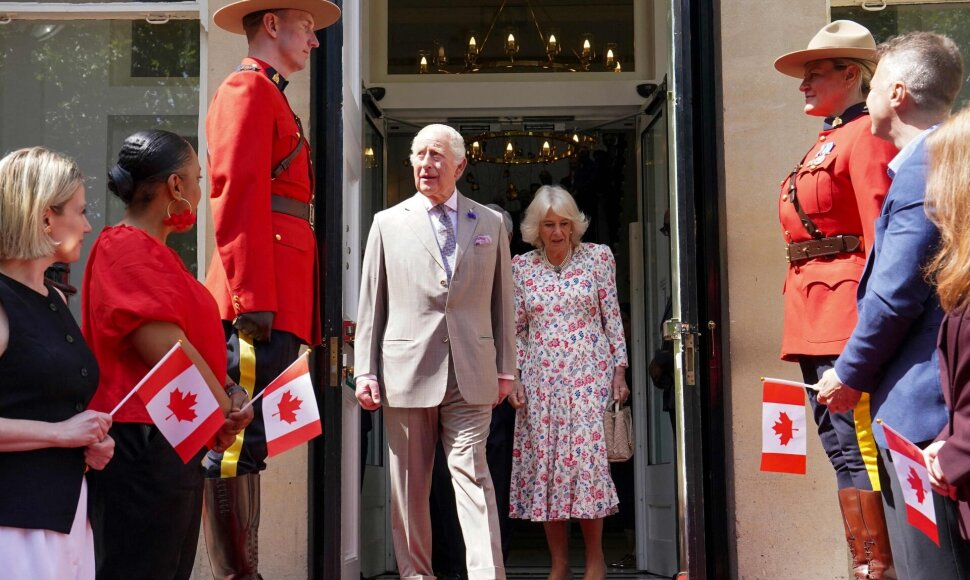 Britų karalius Karolis III ir karalienė Camilla