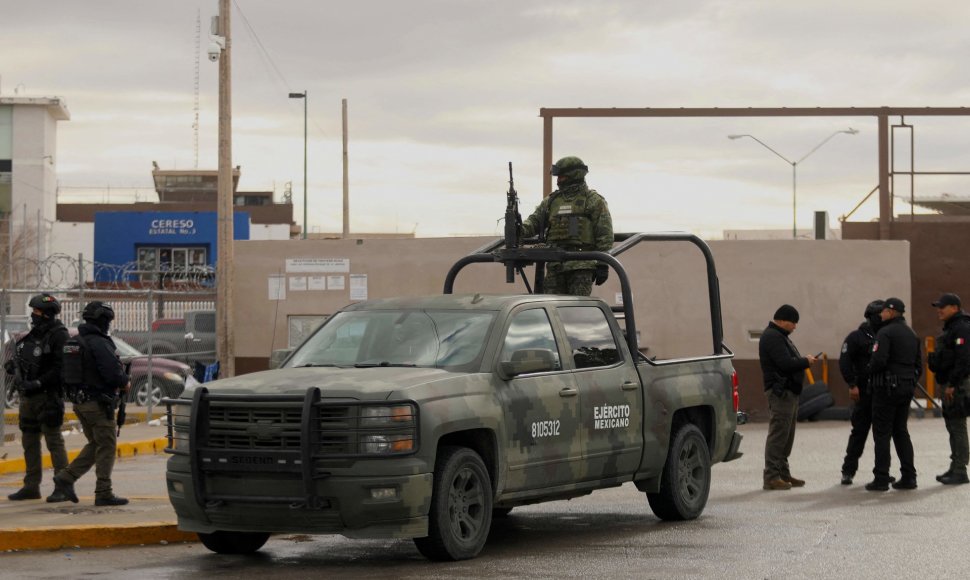 Meksikos kariuomenės daliniai saugo Siudad Chuarezo kalėjimą