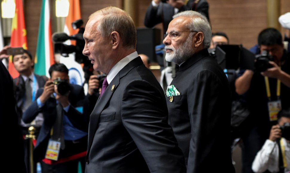 V. Putinas ir N. Modi / POOL / REUTERS