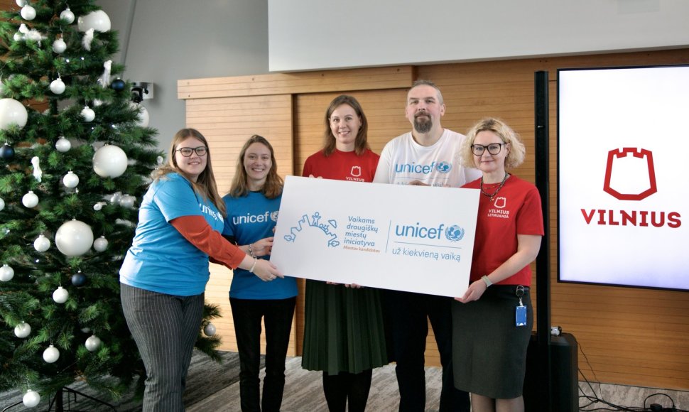 UNICEF Vaikams draugiško miesto–kandidato ženklo įteikimo Vilniaus miestui ceremonija