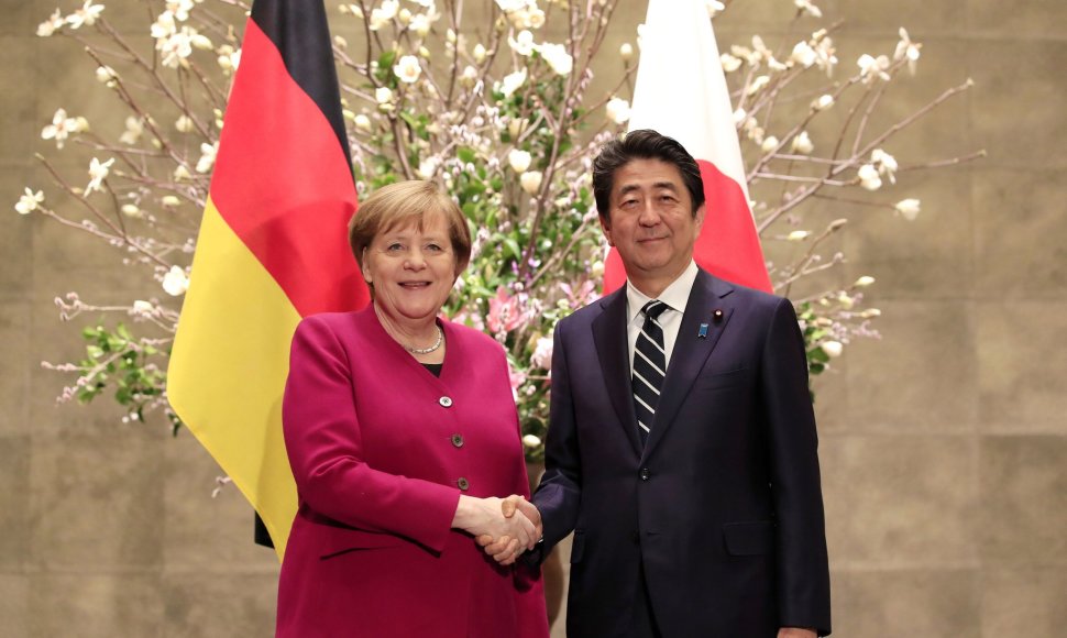 Angela Merkel ir Shinzo Abe