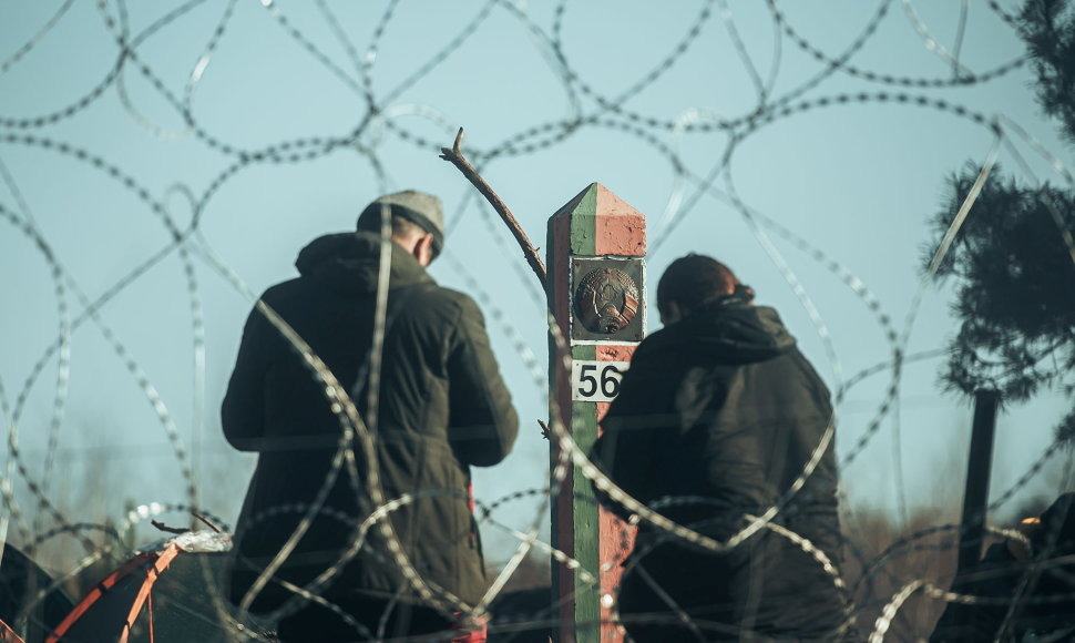 Migrantai Baltarusijoje prie sienos su Lenkija