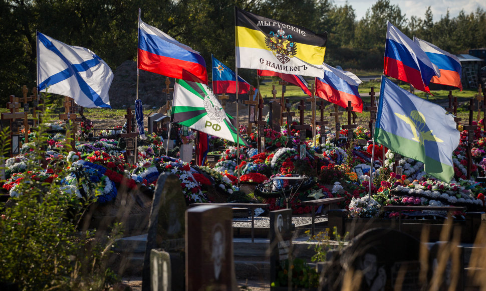 Agresijoje prieš Ukrainą žuvusių Rusijos karių kapai Sankt Peterburge