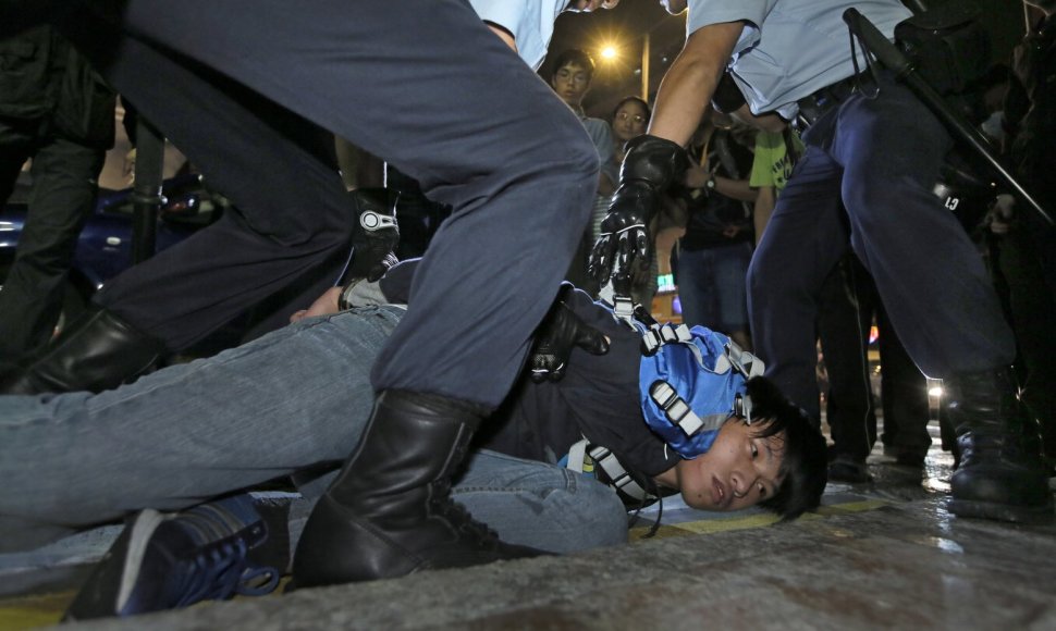 Susirėmimai tarp policijos ir protestuotojų Honkonge