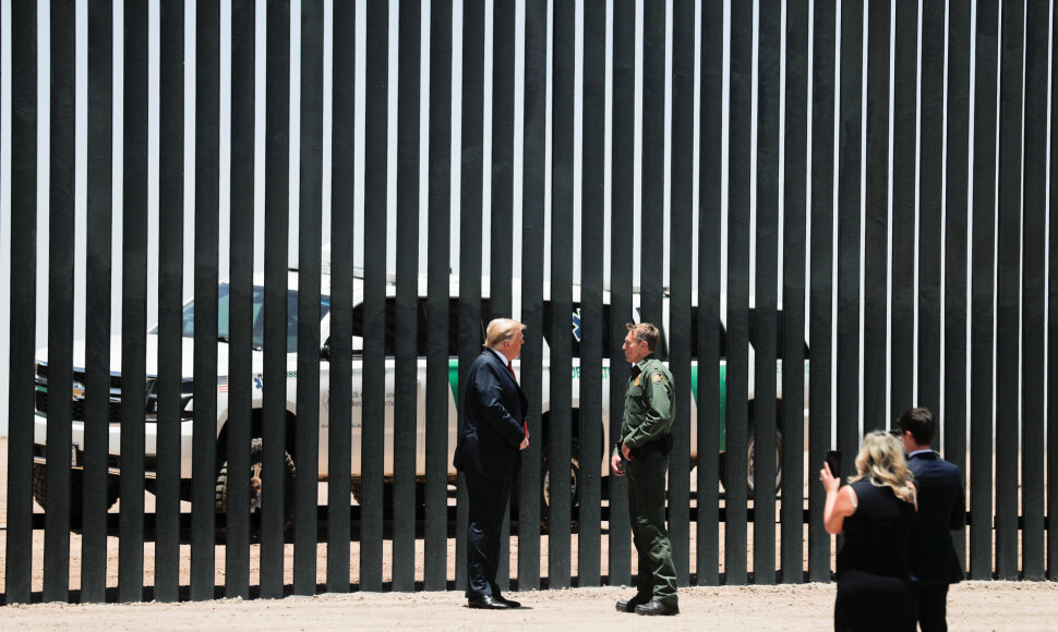 Donaldas Trumpas prie Meksikos sienos 2020 m.