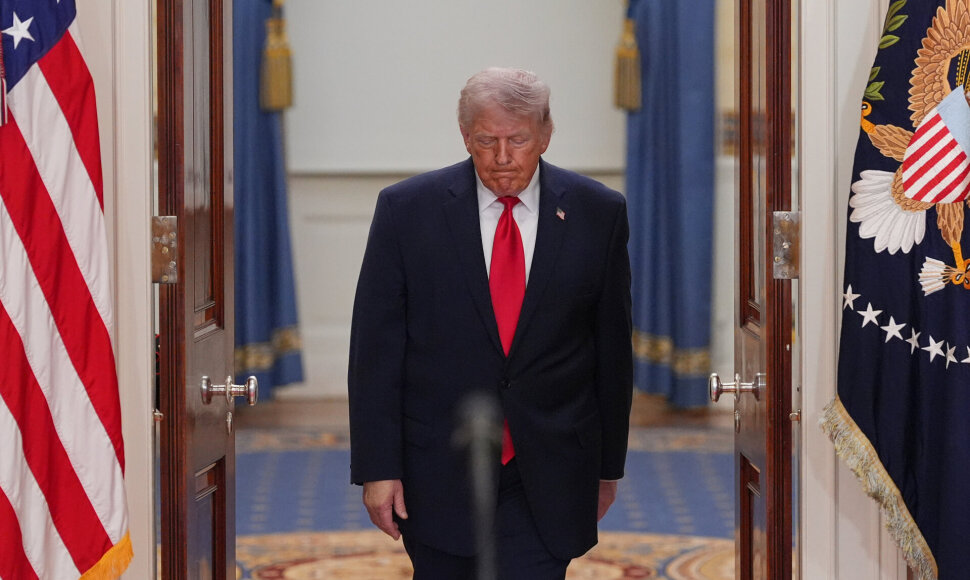 / AP