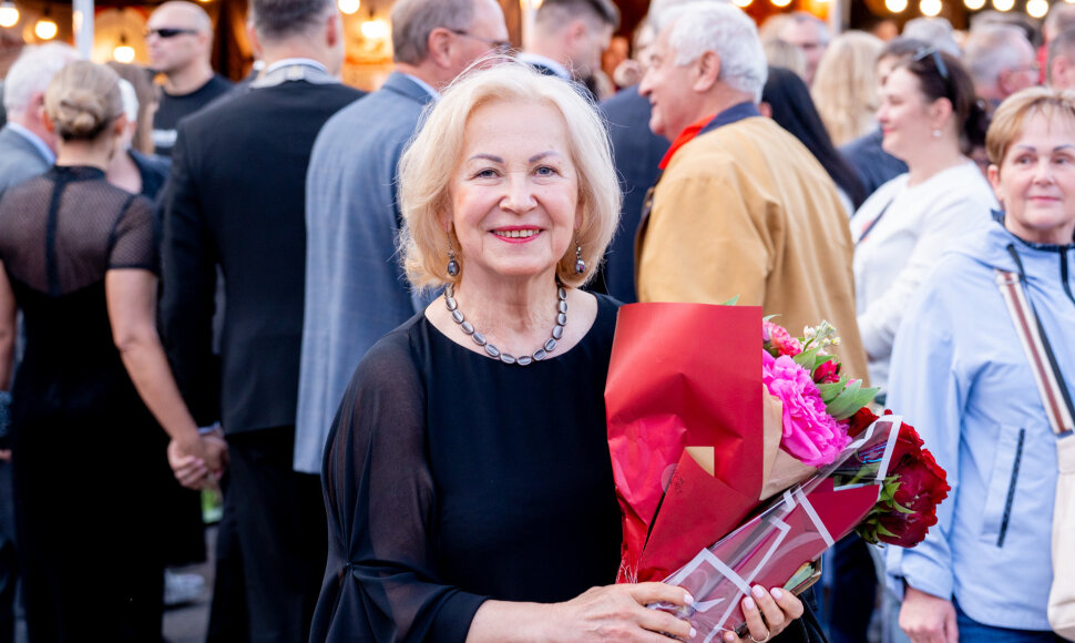 Prof. dr. Aldonai Vilkelienei suteiktas Alytaus garbės pilietės vardas